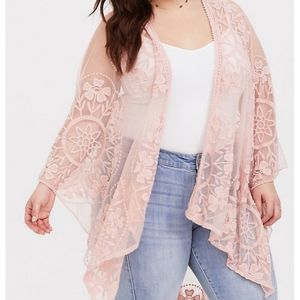 SOLD‼️ Torrid Blush Scalloped Lace Ruana